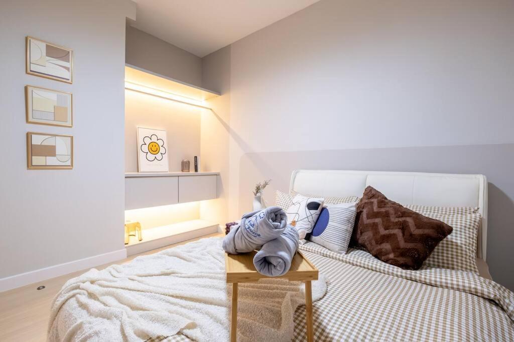 Little Smiley Flower Majestic Maxim 2br 夜市中文房东mrt Apartment