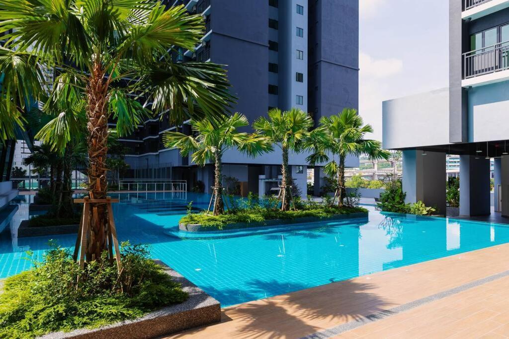 Little Smiley Flower Majestic Maxim 2br 夜市中文房东mrt Kuala Lumpur