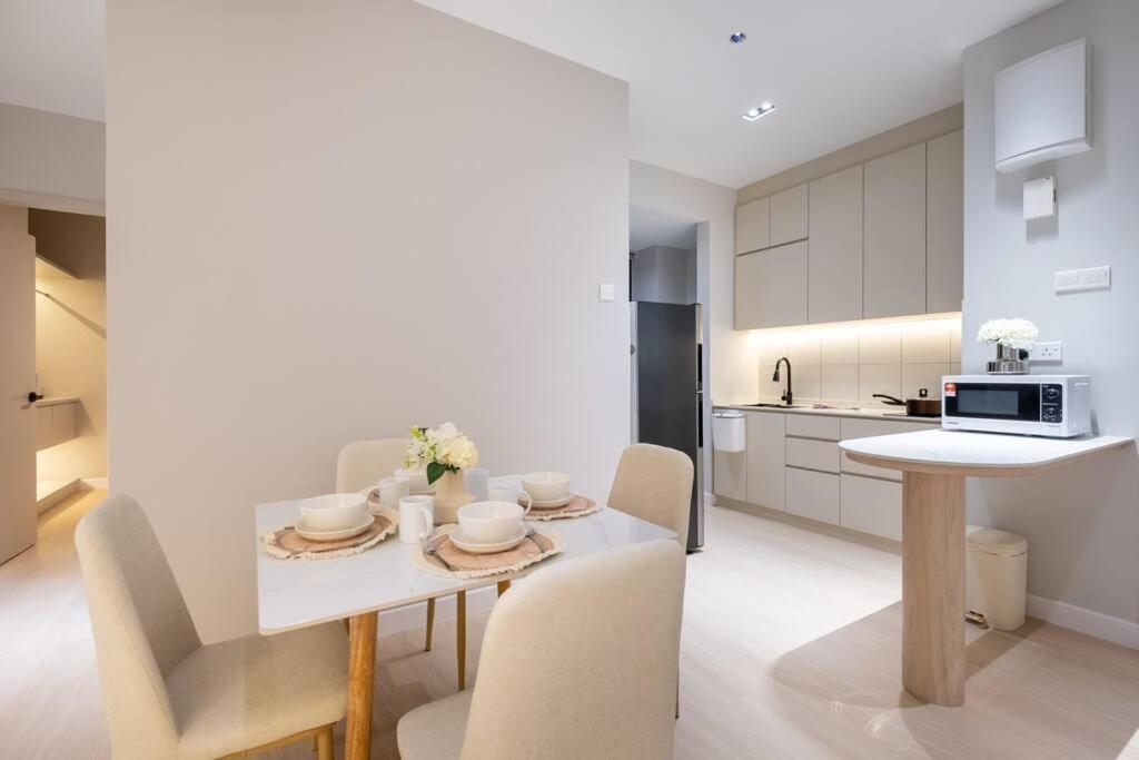 Apartment Little Smiley Flower Majestic Maxim 2br 夜市中文房东mrt
