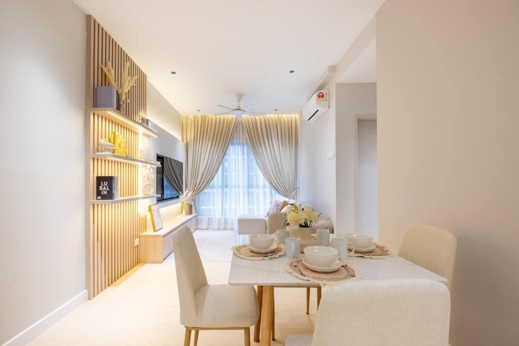 Little Smiley Flower Majestic Maxim 2br 夜市中文房东mrt *