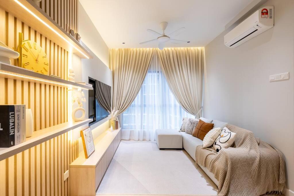 Little Smiley Flower Majestic Maxim 2br 夜市中文房东mrt Apartment *