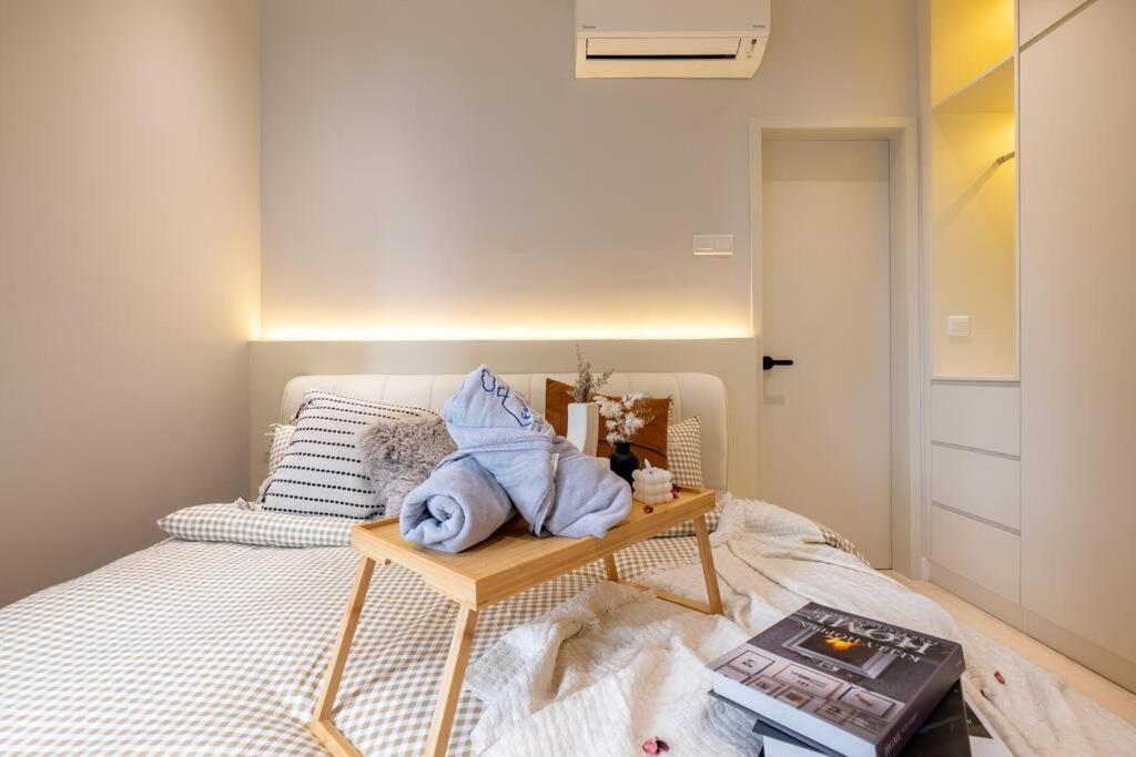 Little Smiley Flower Majestic Maxim 2br 夜市中文房东mrt *