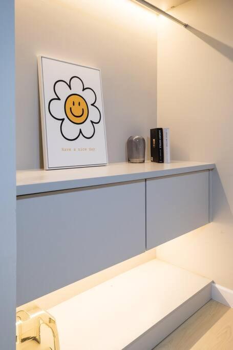 Little Smiley Flower Majestic Maxim 2br 夜市中文房东mrt