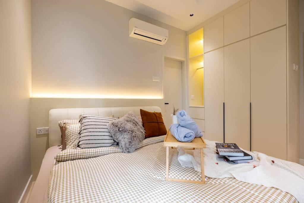 Little Smiley Flower Majestic Maxim 2br 夜市中文房东mrt Kuala Lumpur