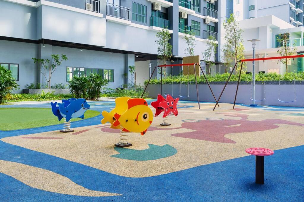Apartment Little Smiley Flower Majestic Maxim 2br 夜市中文房东mrt *