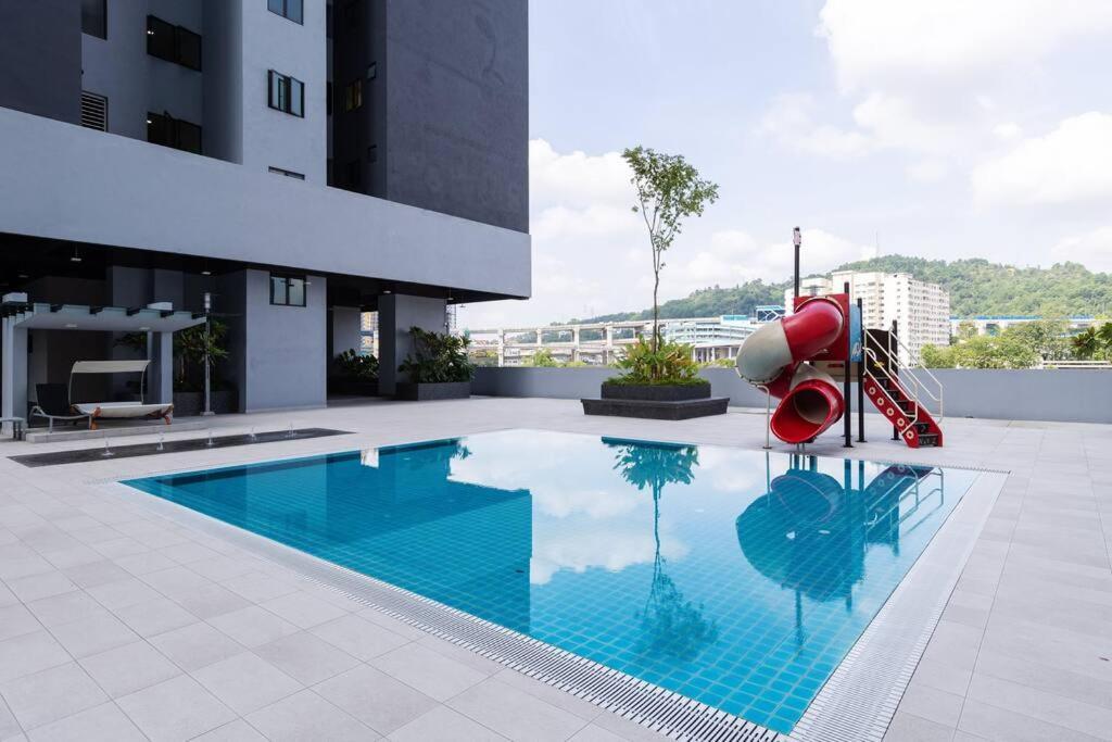 Apartment Little Smiley Flower Majestic Maxim 2br 夜市中文房东mrt *