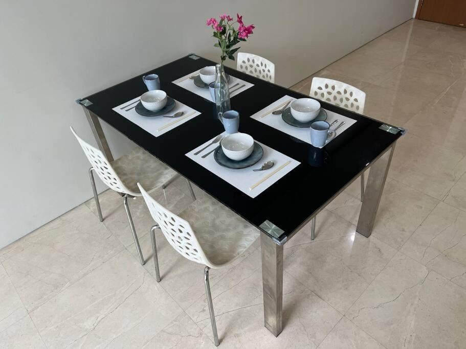 5-8mins To Aquaria Klcc/kl Convention Ctre, 2 Beds Apartment