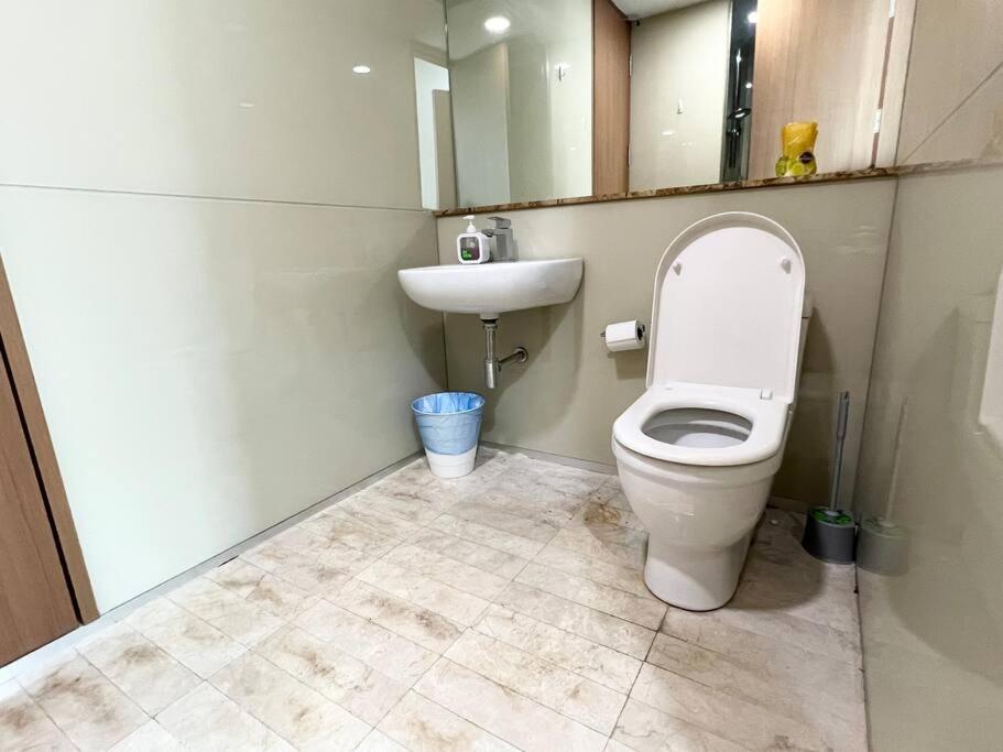 Apartment 5-8mins To Aquaria Klcc/kl Convention Ctre, 2 Beds *