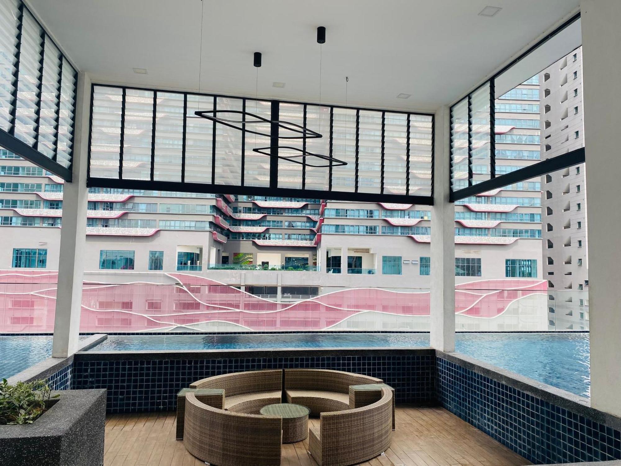 Reizz By Berjaya Apartment *