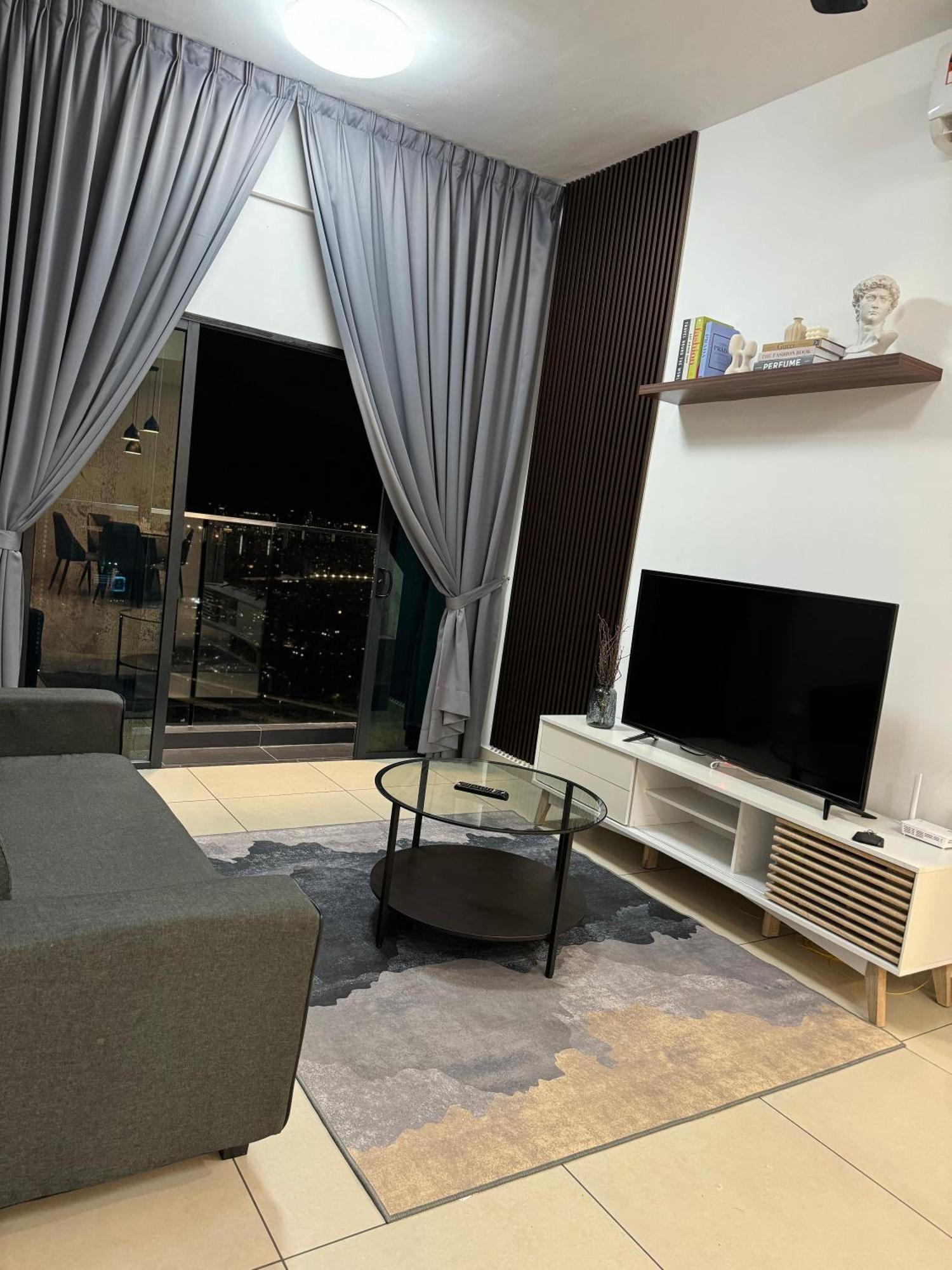 Reizz By Berjaya Apartment *