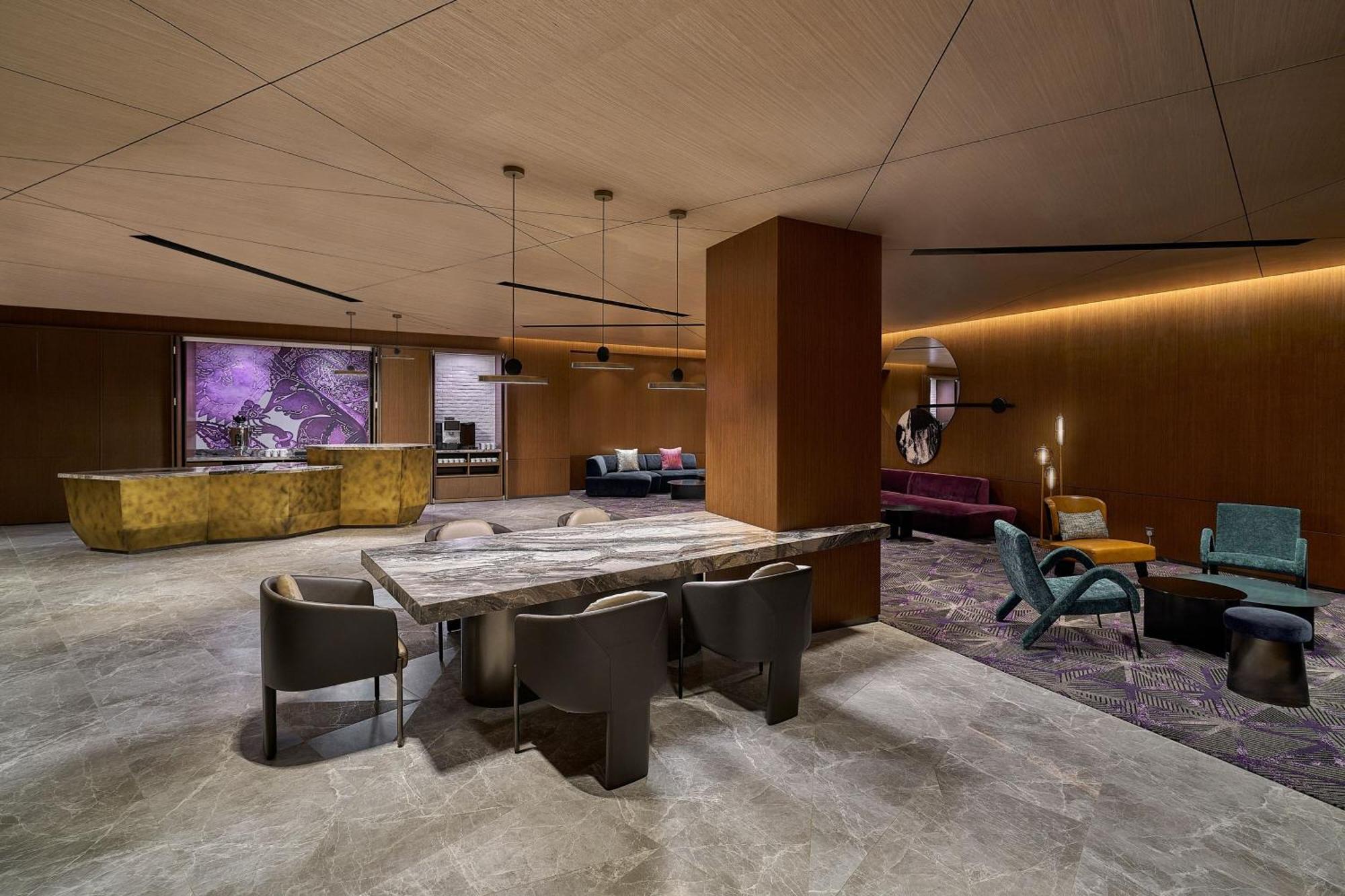 Renaissance & Convention Centre Hotel 5*