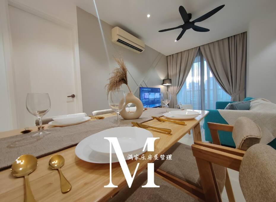 Mont Kiara Main Street Walking Distance Suwnay 163 2 Bedroom Balcony 2-4Pax * Kuala Lumpur