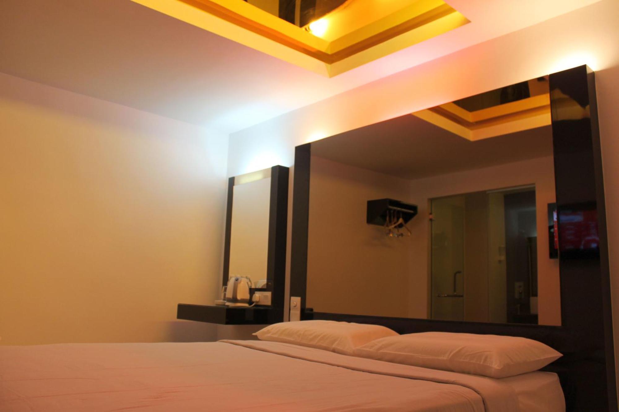 Hotel Time *