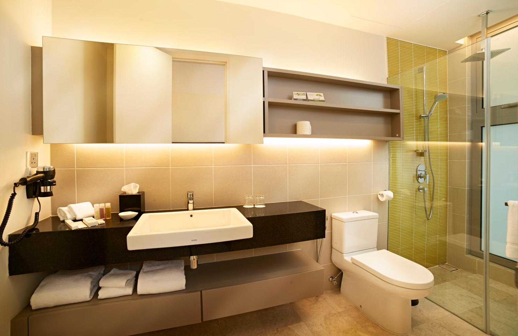 Hotel The Signature & Serviced 4*