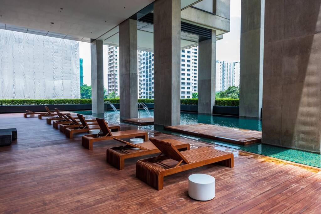 Apartment Arcoris Mont Kiara 12# Deluxe 2 Bedroom # Coner With Balcony #1-4pax