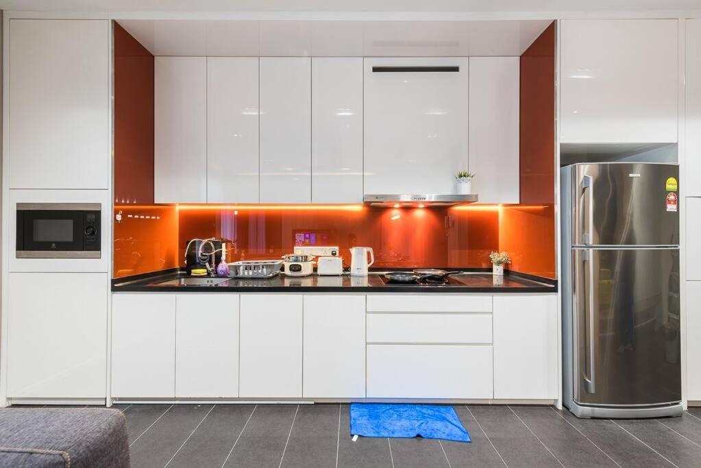 Arcoris Mont Kiara 12# Deluxe 2 Bedroom # Coner With Balcony #1-4pax Kuala Lumpur