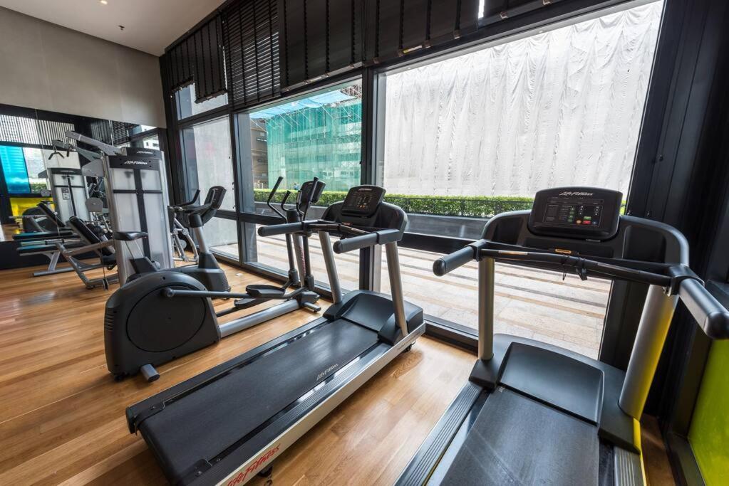 Arcoris Mont Kiara 12# Deluxe 2 Bedroom # Coner With Balcony #1-4pax Kuala Lumpur
