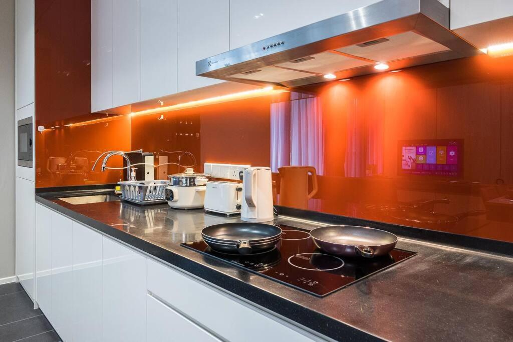 Arcoris Mont Kiara 12# Deluxe 2 Bedroom # Coner With Balcony #1-4pax Kuala Lumpur