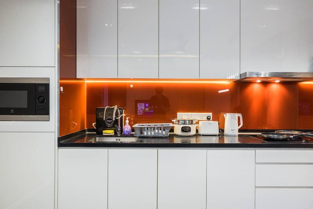 Arcoris Mont Kiara 12# Deluxe 2 Bedroom # Coner With Balcony #1-4pax Kuala Lumpur