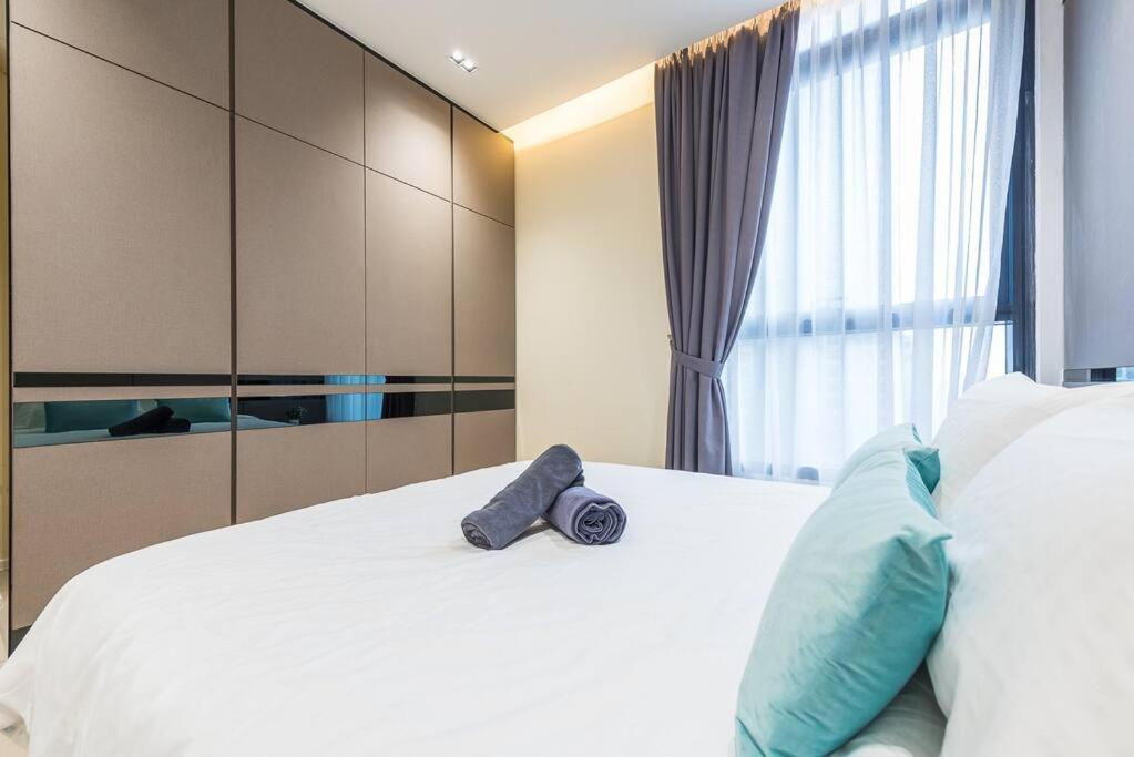 Apartment Arcoris Mont Kiara 12# Deluxe 2 Bedroom # Coner With Balcony #1-4pax