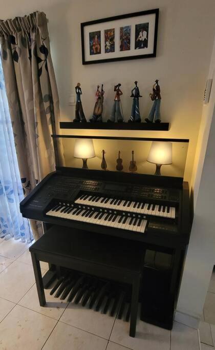 The Fun House- 3 Bedrooms, Pool Table & Lots More Kuala Lumpur