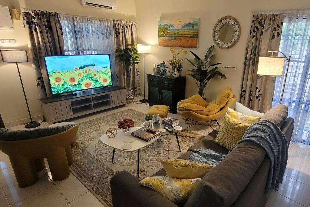Apartment The Fun House- 3 Bedrooms, Pool Table & Lots More Kuala Lumpur
