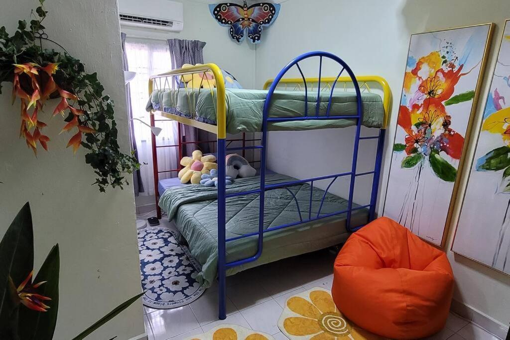 The Fun House- 3 Bedrooms, Pool Table & Lots More *