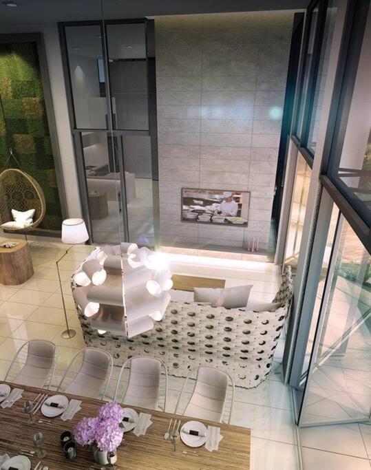 Ultra Luxury In Center Astoria Apartment *