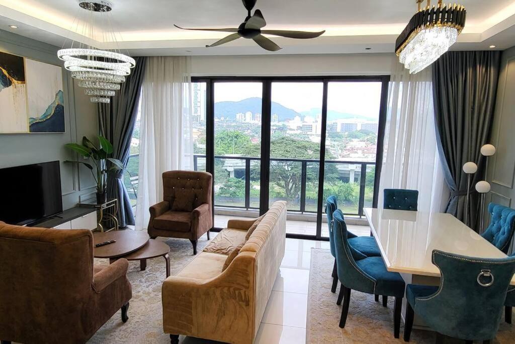 Ultra Luxury In Center Astoria