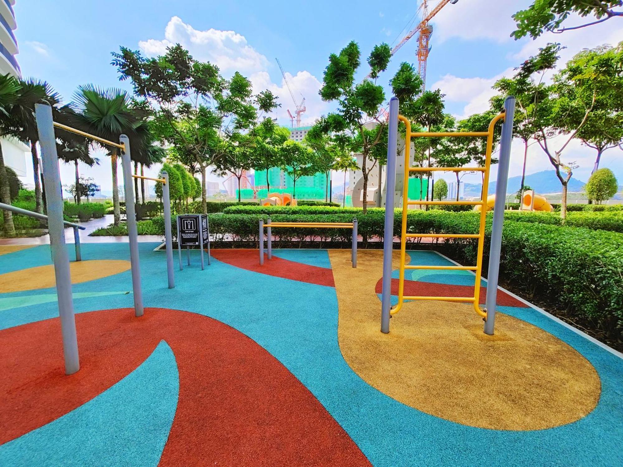 Central Kl City With Balcony Infinity Pool & Lrt Mrt & Klcc Mall Access Apartment
