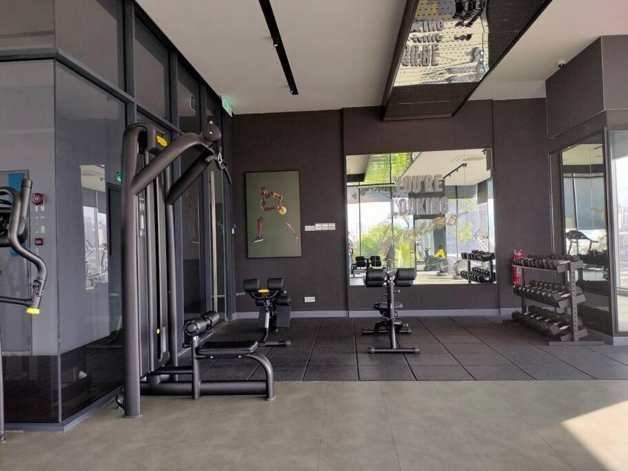 Modern Haven Premium Amenities 2 3 Beds Apartment