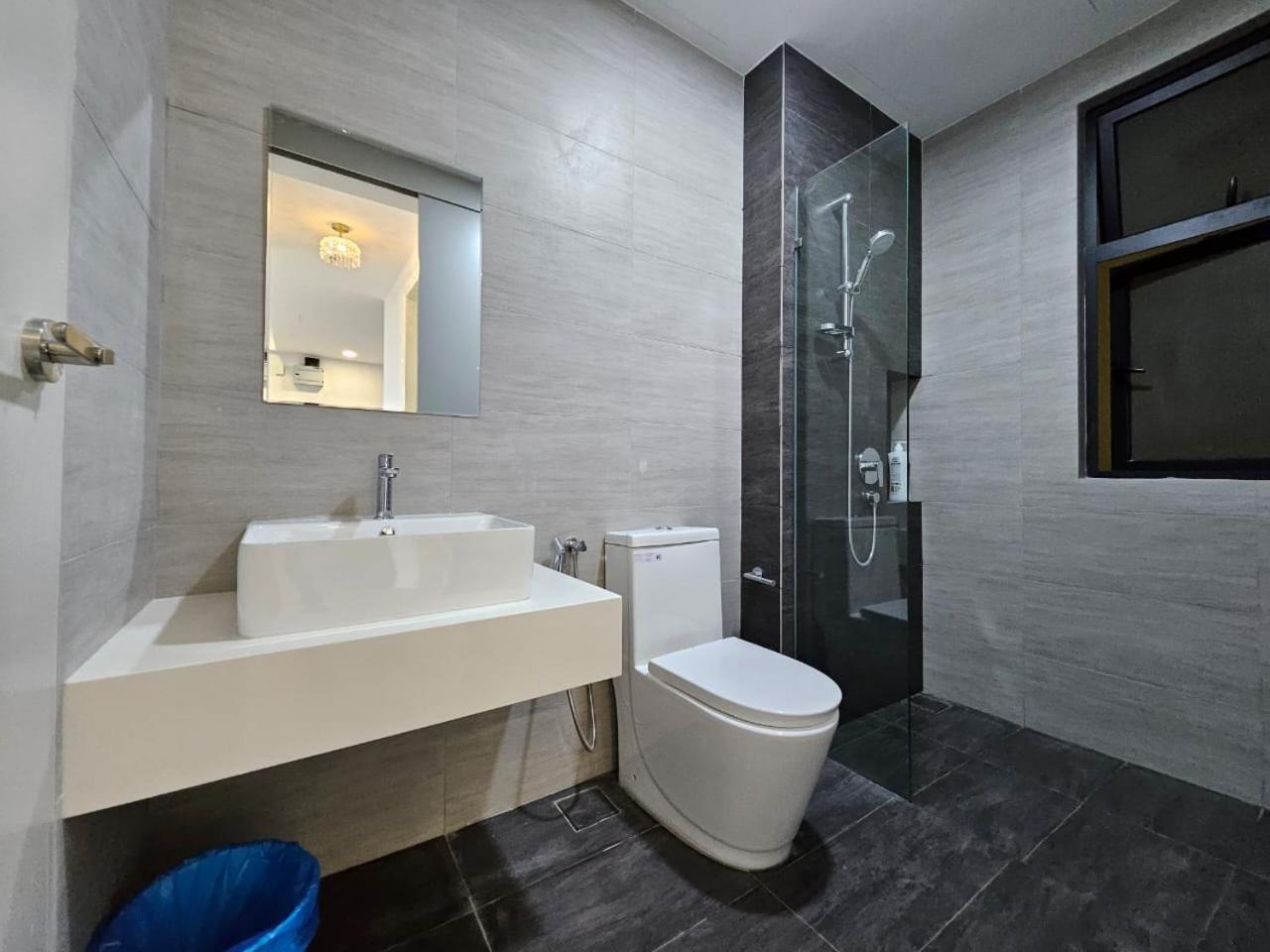 3r2b Chan Sow Lin Trion 2 - 8 Pax Apartment *