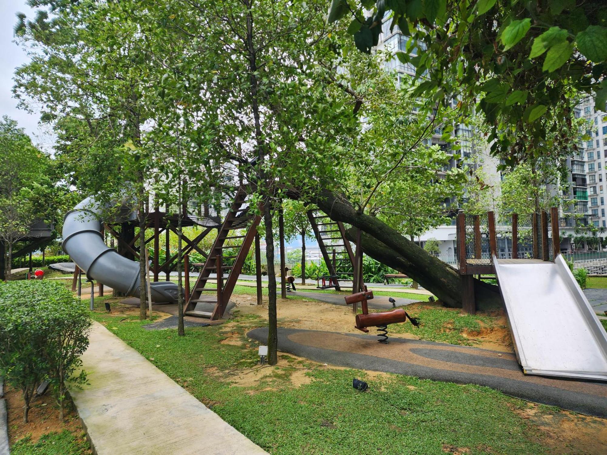 Astoria,4r3b,4kmtoklcc,1505sf,bigbalcony,newcondo,bathtub,nicefacilities * Kuala Lumpur