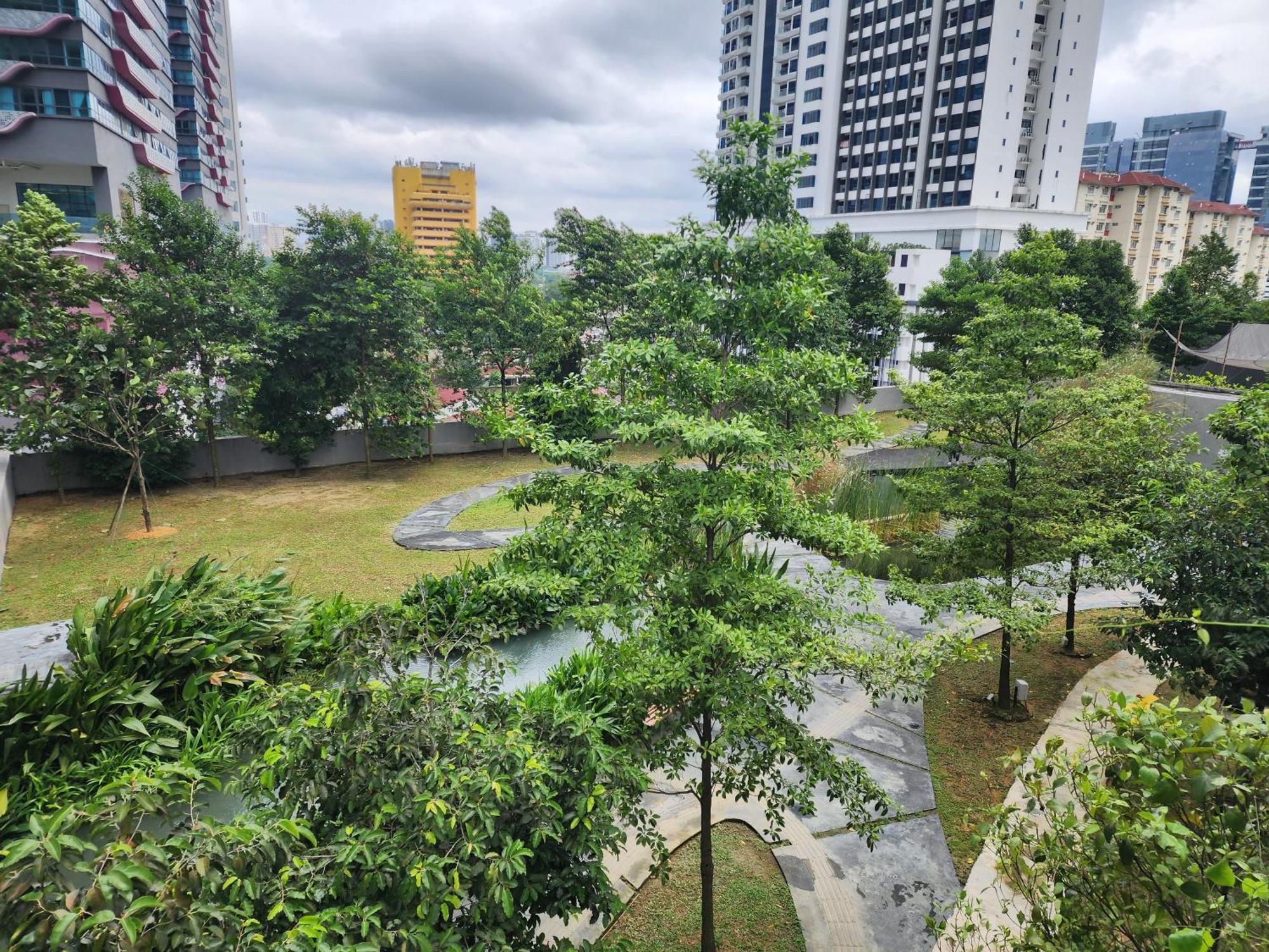 Astoria,4r3b,4kmtoklcc,1505sf,bigbalcony,newcondo,bathtub,nicefacilities Apartment *