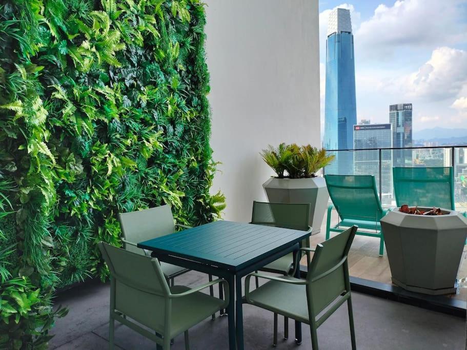 Charming Haven In 100mb Trx Mall Apartment
