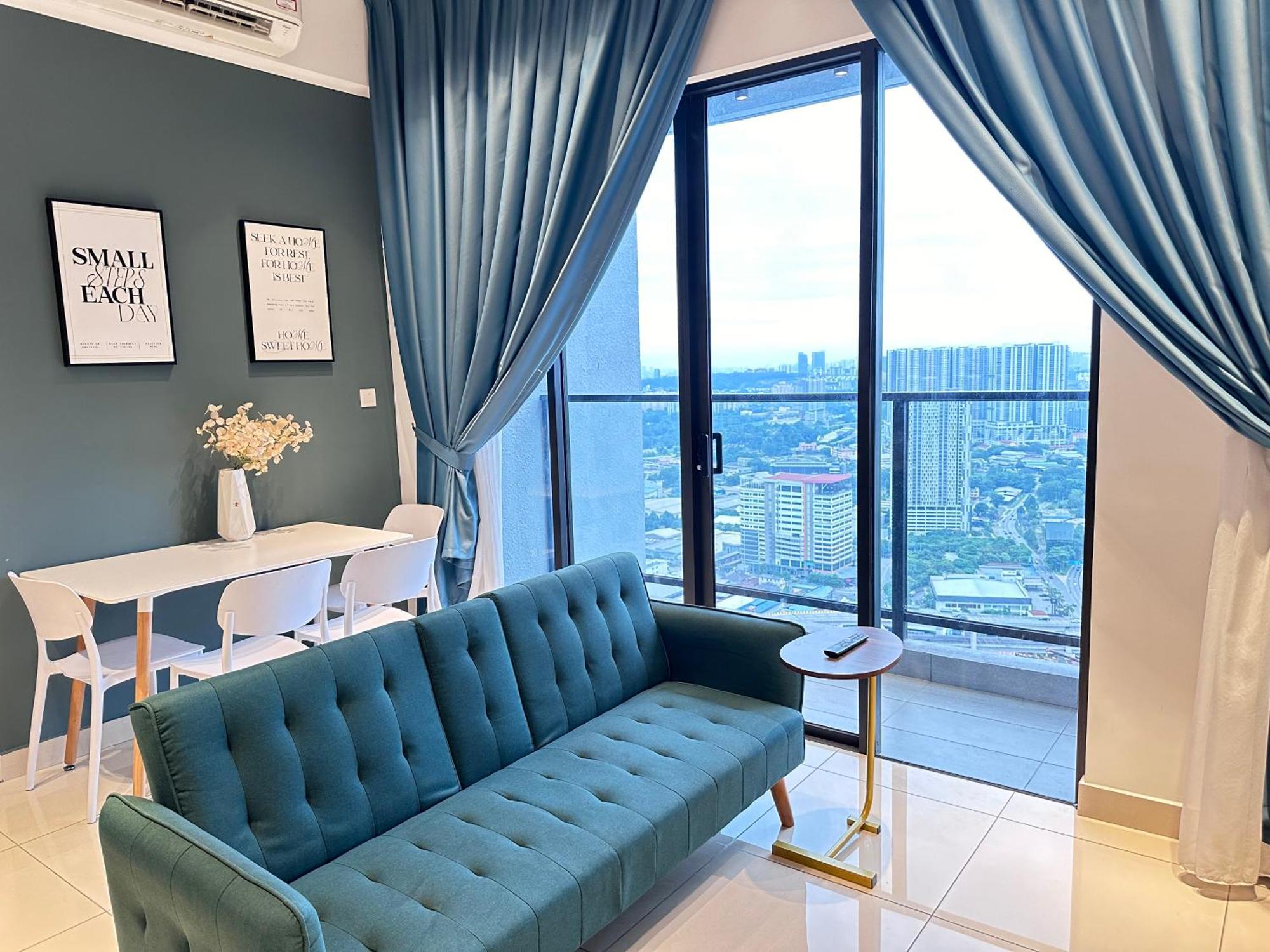 Apartment Luxury 1br Service With Balcony Trion Kl *