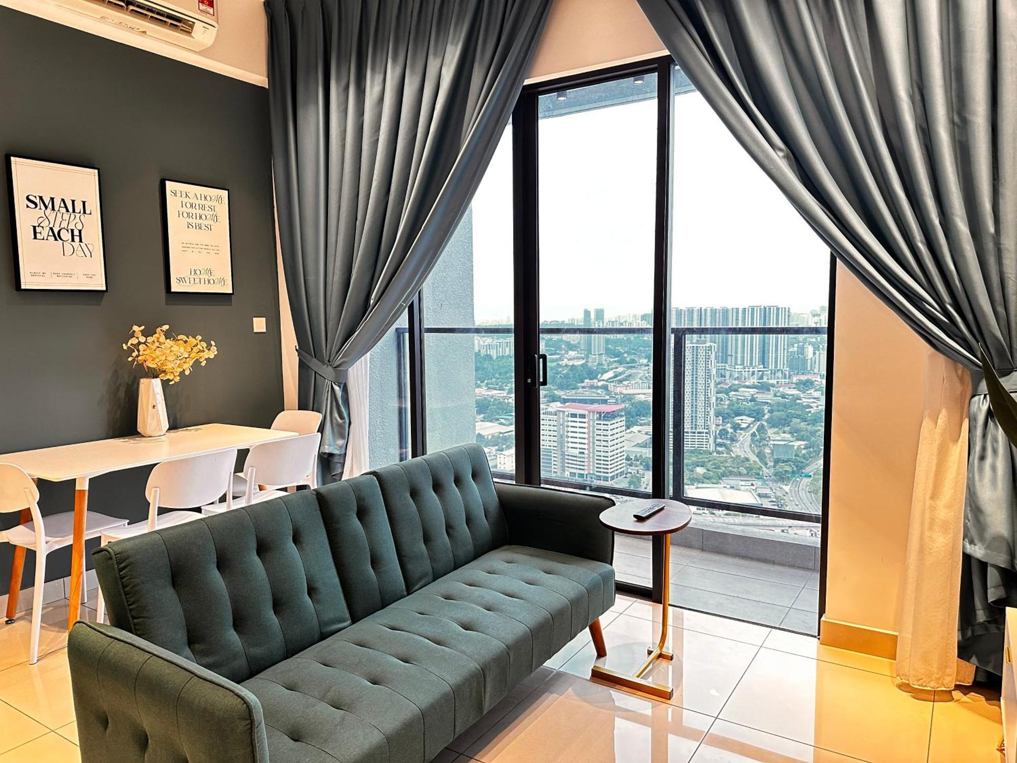 Apartment Luxury 1br Service With Balcony Trion Kl Kuala Lumpur