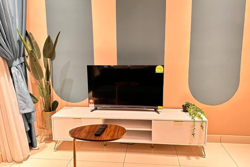 Luxury 1br Service With Balcony Trion Kl * Kuala Lumpur