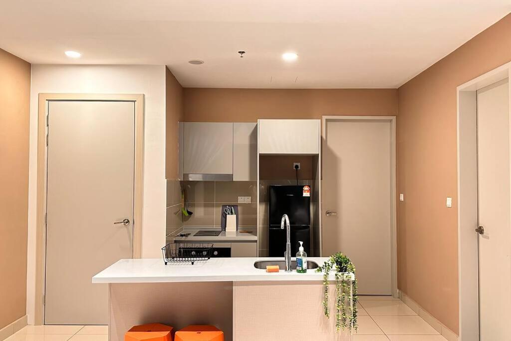 Apartment Luxury 1br Service With Balcony Trion Kl *
