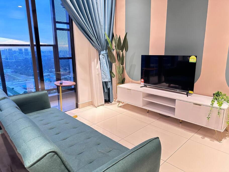 Apartment Luxury 1br Service With Balcony Trion Kl Kuala Lumpur