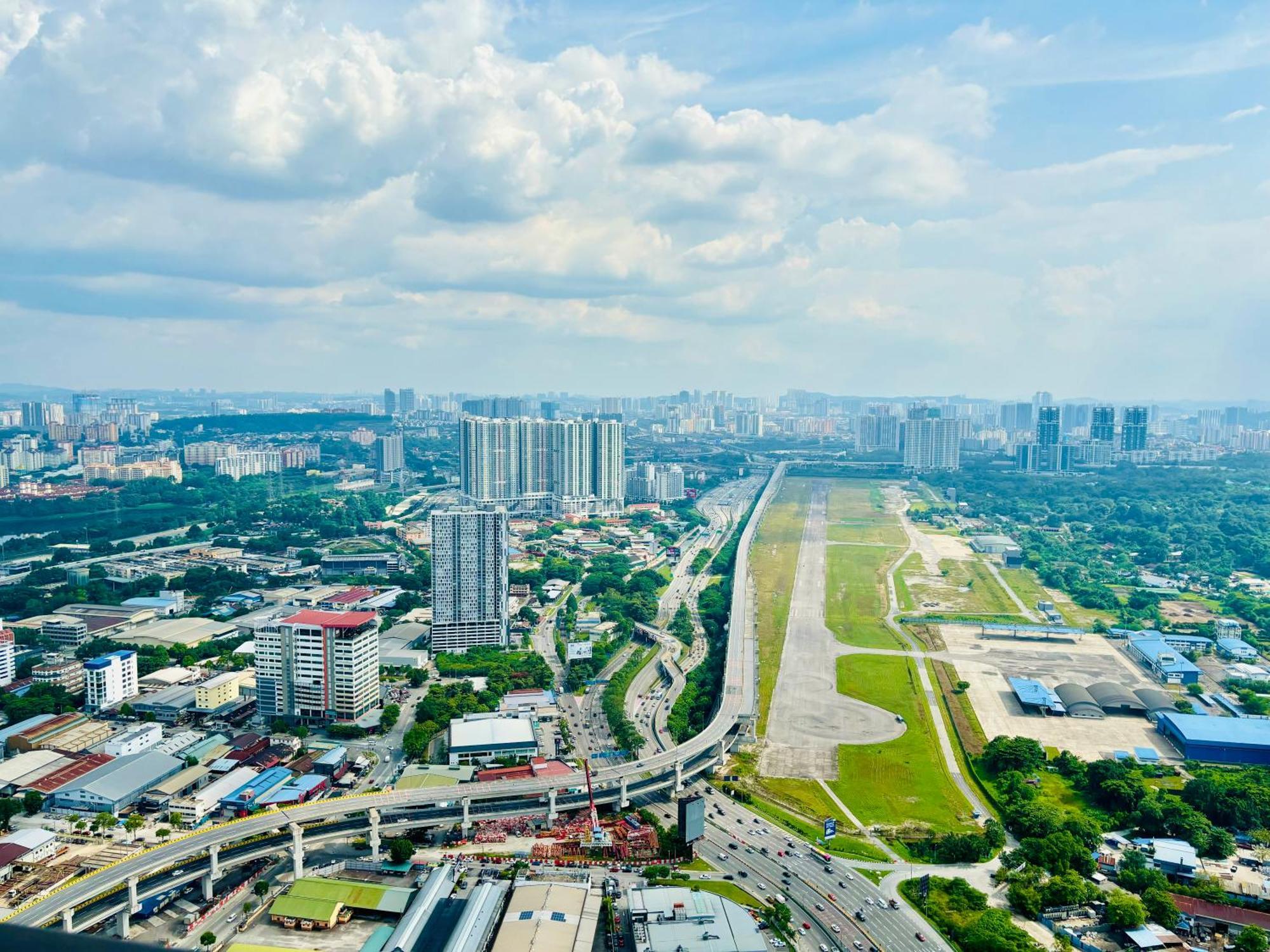 Skystays360 Kl, 60th Floor - Close To Klcc Trx 2-bedroom 2 Bathrooms Apartment *