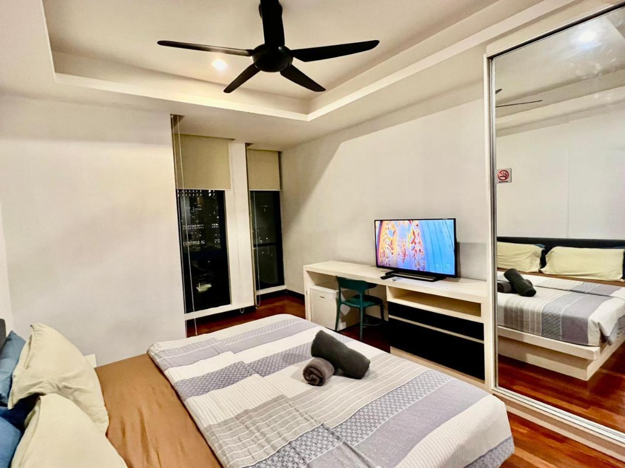 Couple At Casa Residency 5 Mins Walk To Lrt, Jalan Alor & Bukit Bintang Kuala Lumpur