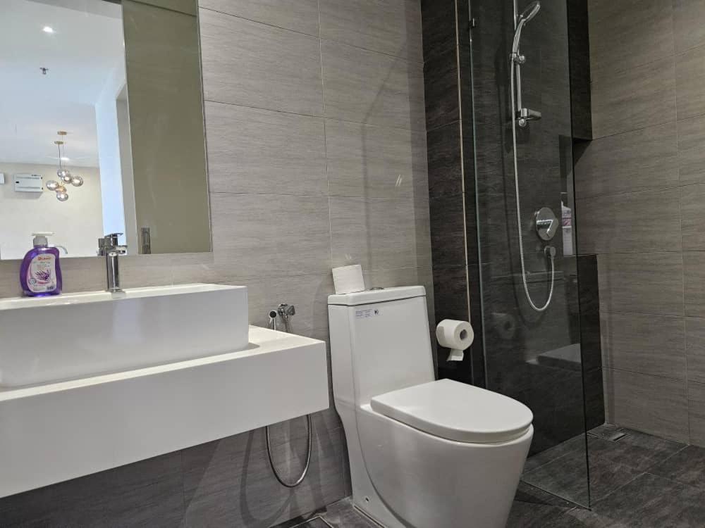 Apartment 3r2b Chan Sow Lin Trion 2 - 8 Pax