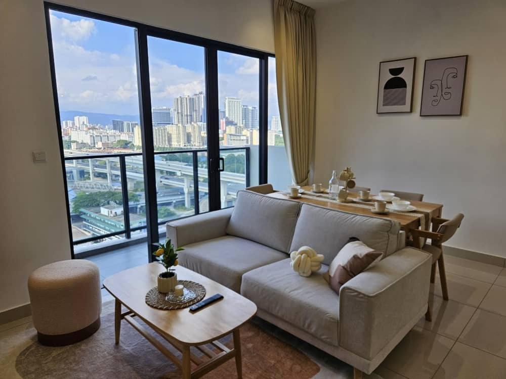 3r2b Chan Sow Lin Trion 2 - 8 Pax Apartment