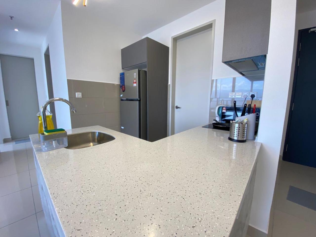 Apartment 3r2b Chan Sow Lin Trion 2 - 8 Pax
