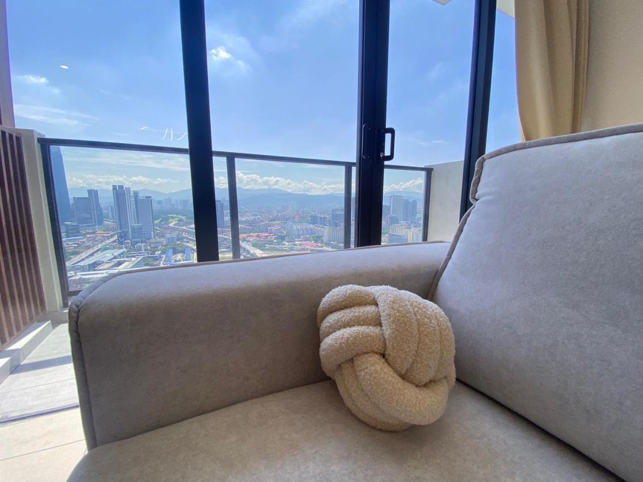 3r2b Chan Sow Lin Trion 2 - 8 Pax Apartment