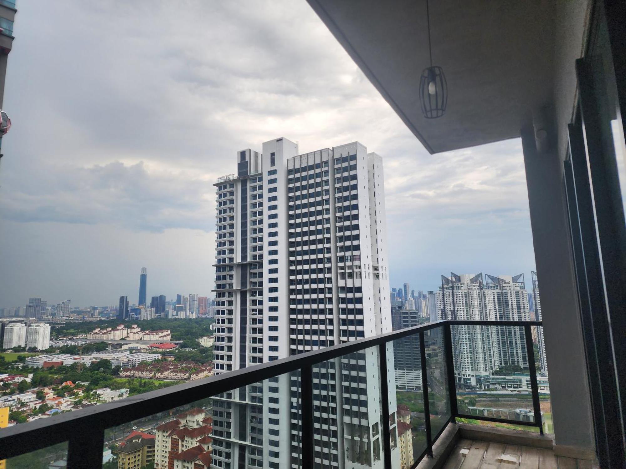 Astoria,4r3b,4kmtoklcc,1505sf,bigbalcony,newcondo,bathtub,nicefacilities Apartment *