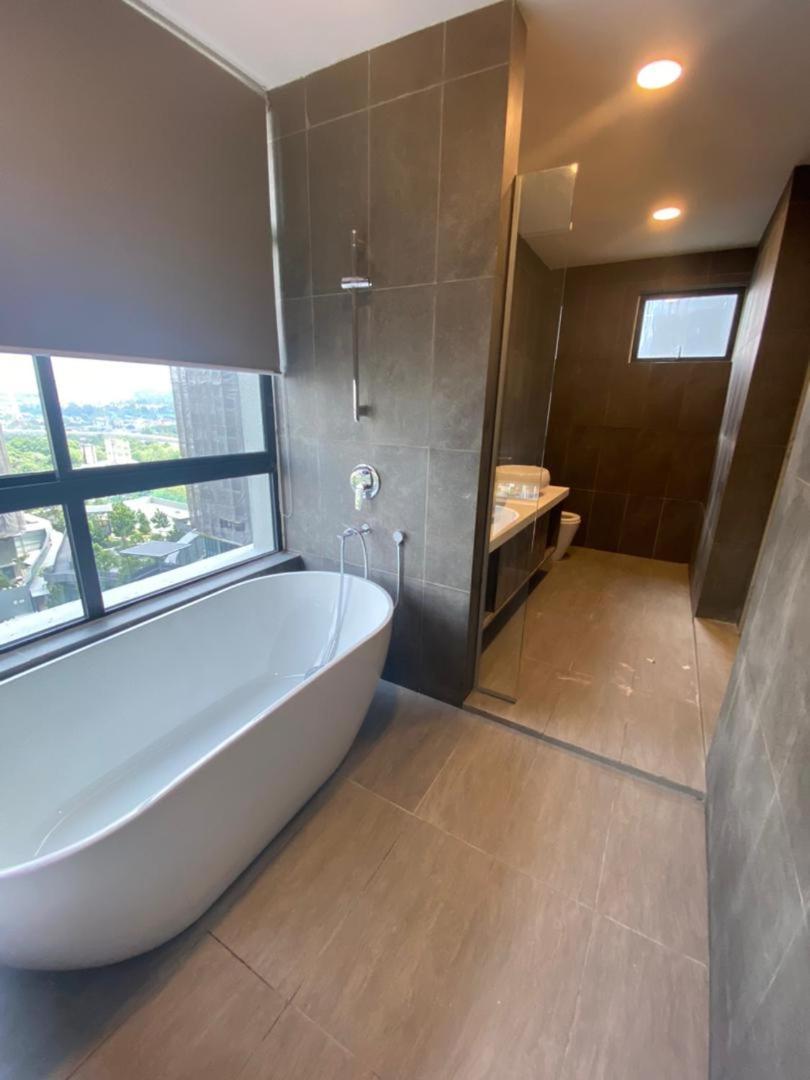 Astoria,4r3b,4kmtoklcc,1505sf,bigbalcony,newcondo,bathtub,nicefacilities Kuala Lumpur