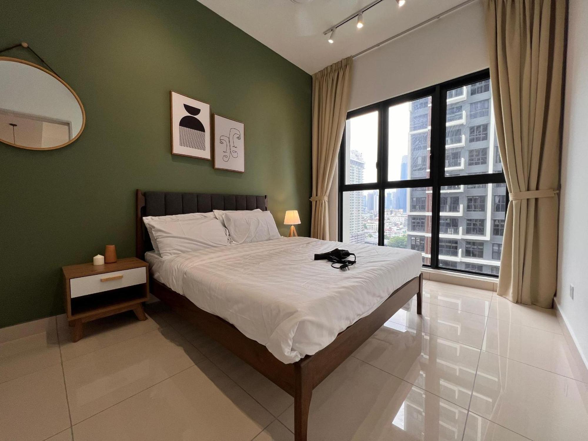 2r2b Chan Sow Lin Trion 2 - 6 Pax Apartment Kuala Lumpur