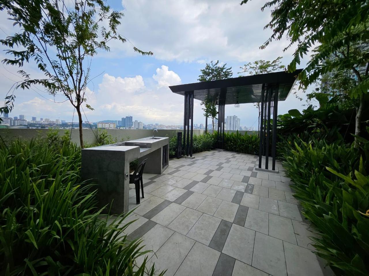 2r2b Chan Sow Lin Trion 2 - 6 Pax Apartment Kuala Lumpur